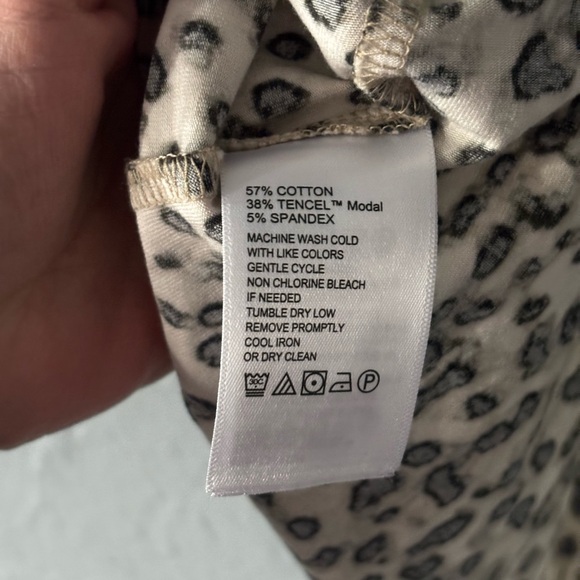 Tommy Bahama | Leopard Print Women's Top | L - Picture 8 of 9